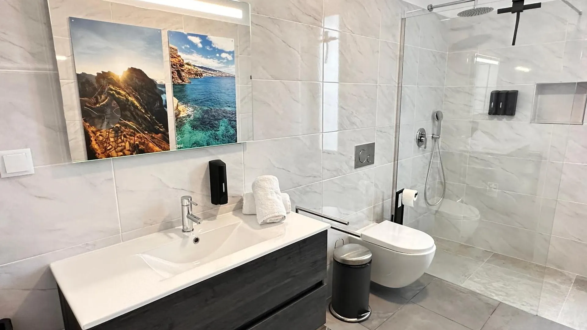 The Vibe Madeira Apartment 2 Arco da Calheta  Portugal